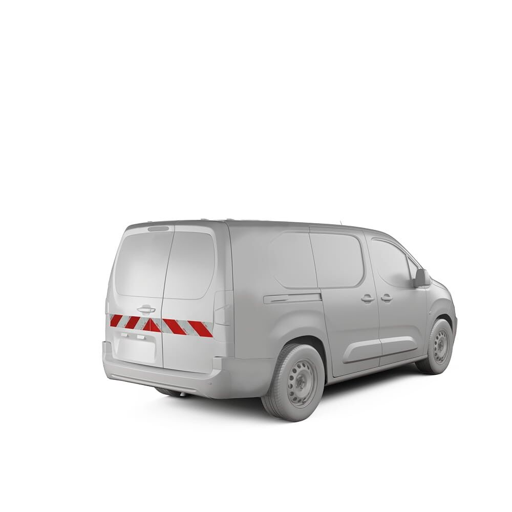 Fiat Doblo L2 mit Heckwarnmarkierung, Baujahr 2024
