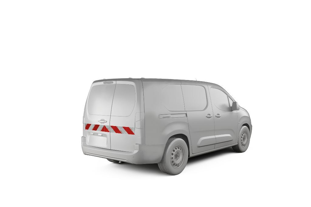 Fiat Doblo L2 mit Heckwarnmarkierung, Baujahr 2024