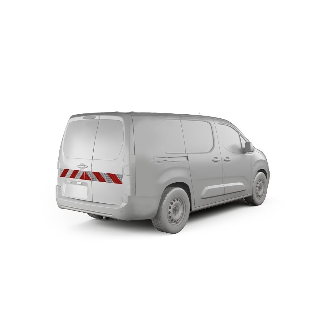 Fiat Doblo L2 mit Heckwarnmarkierung, Baujahr 2022