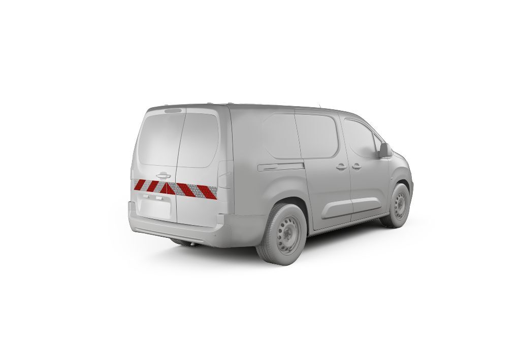 Fiat Doblo L2 mit Heckwarnmarkierung, Baujahr 2022