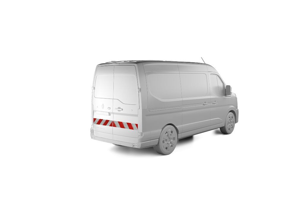Renault Master mit rot-weißer Heckmarkierung nach DIN 30710 zur Warnkennzeichnung