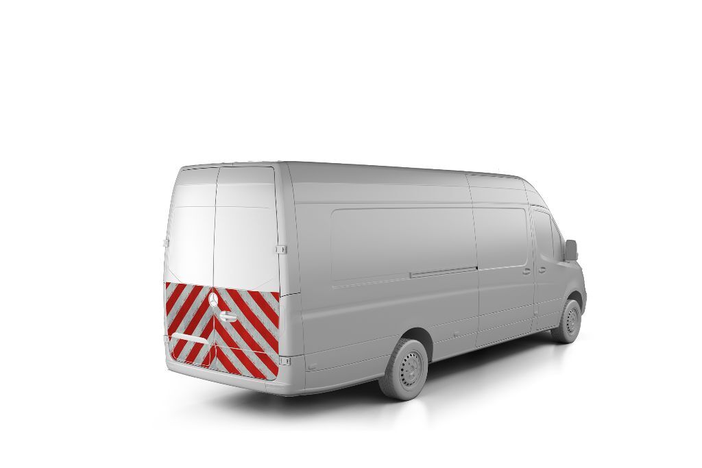 Mercedes Sprinter, Baujahr 2018, Heckmarkierung Unten für Höhe 2, rot-weiß