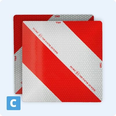 Produkfreisteller Warntafel für Anbaugeraete auf hellblauem Untergrund mit Buchstaben C gekennzeichnet