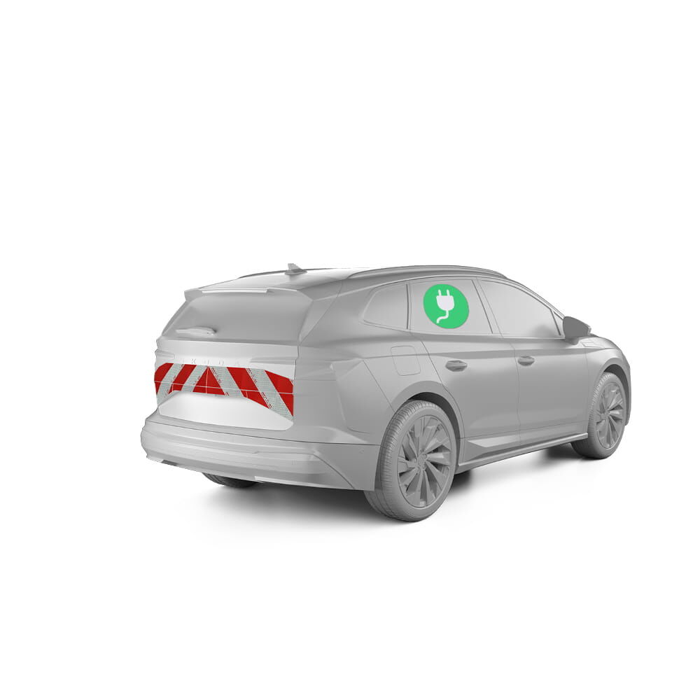 Skoda Enyaq mit Heckwarnmarkierung, Baujahr 2025