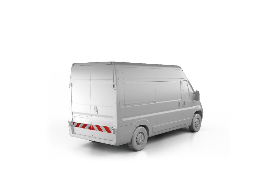 Opel Movano mit Heckwarnmarkierung, Baujahr 2021