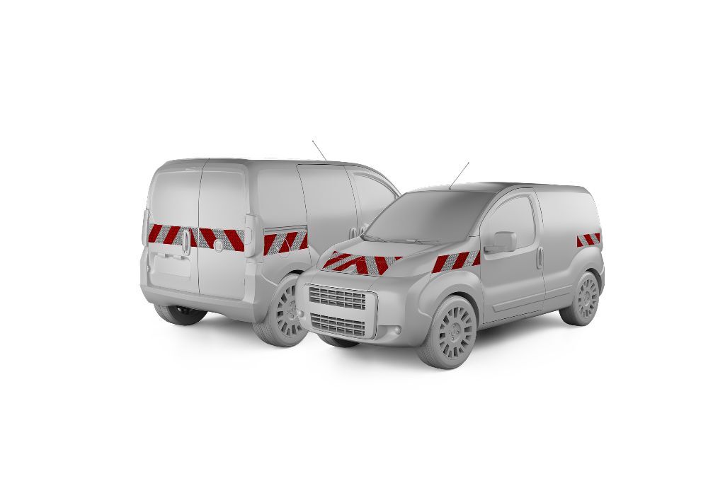 Fiat Fiorino in Front- und Heckansicht mit Komplettwarnmarkierungssatz, Baujahr 2008