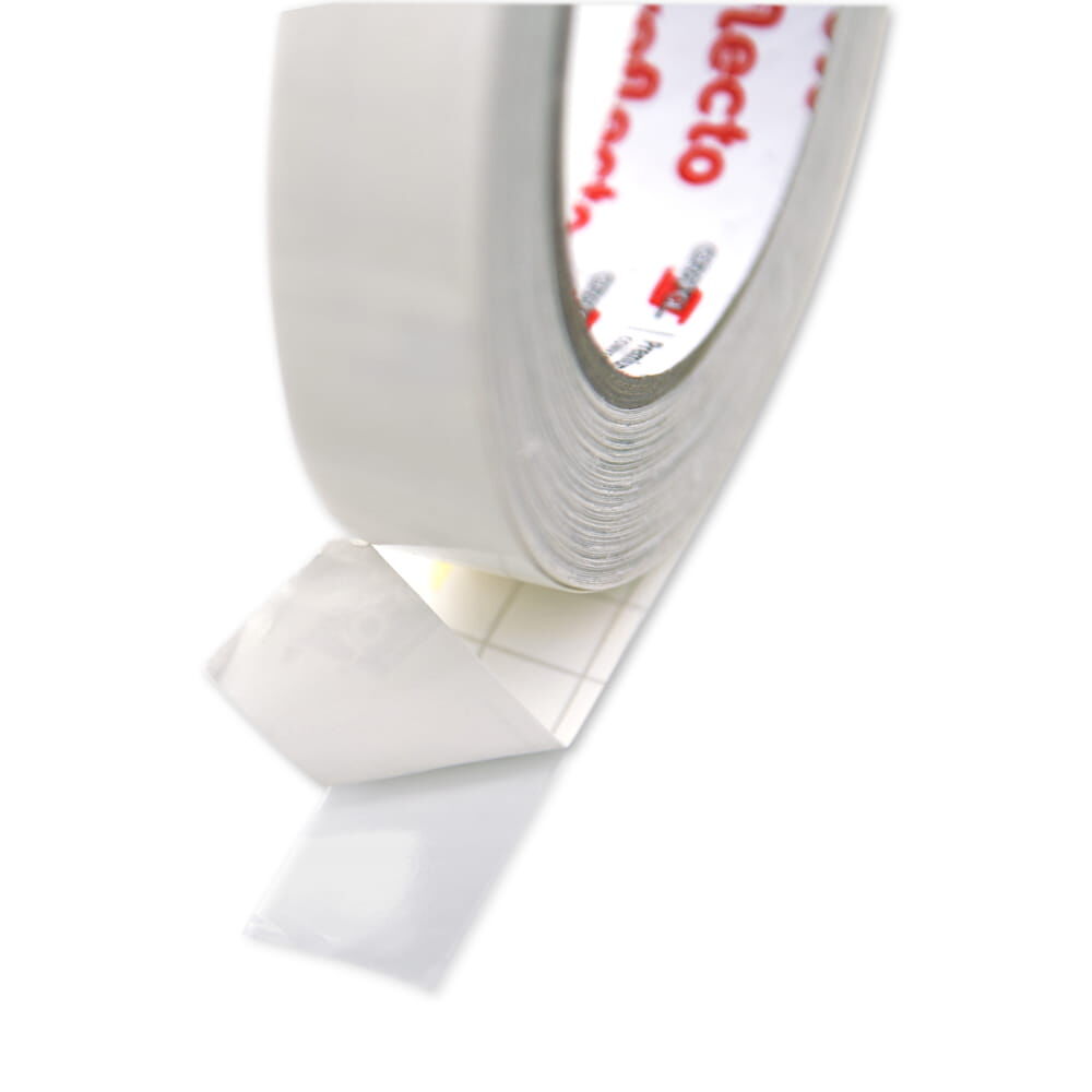 Teilweise abgerollte Orafol Kantenschutzfolie mit Sicht auf Klebeschicht