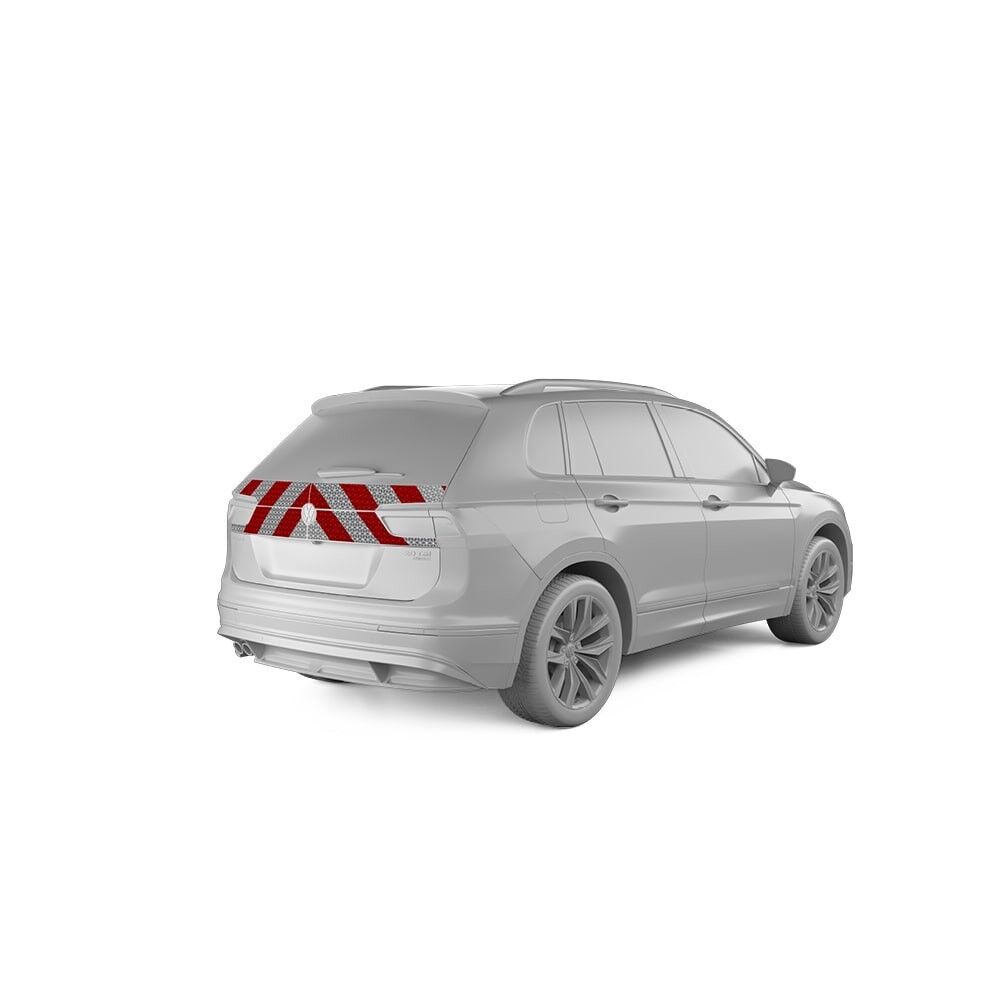 VW Tiguan mit Heckwarnmarkierung, Baujahr 2016