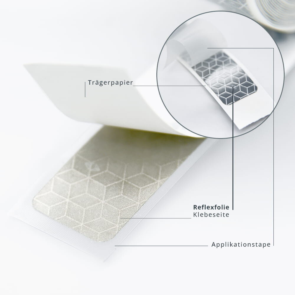Nahaufnahme Rückseite eines Markierungssegments mit gelöster Trägerfolie