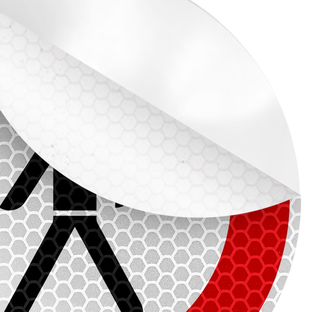 Detailaufnahme der Folienstruktur des Fußgänger-verboten-Aufklebers