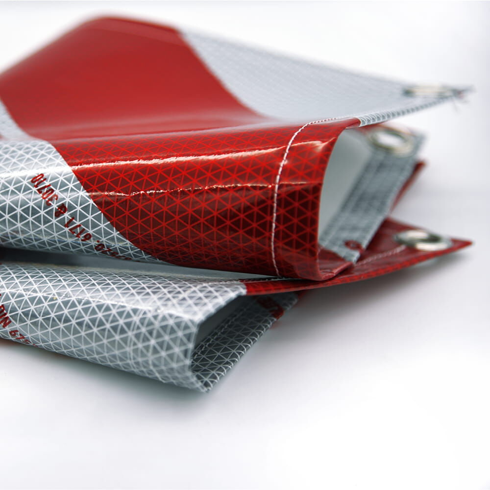 Gefaltetes Warnbanner mit Reflexmuster und verstärktem Saum mit Ösen