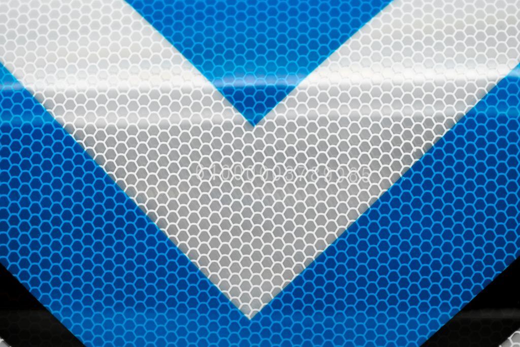 Detail der reflektierenden Wabenstruktur des El 6 Signals