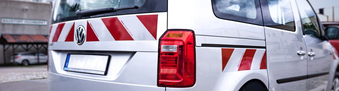 Kfz-Warnmarkierungen Kfz-Warnmarkierungszuschnitte an PKW Seite und Heck
