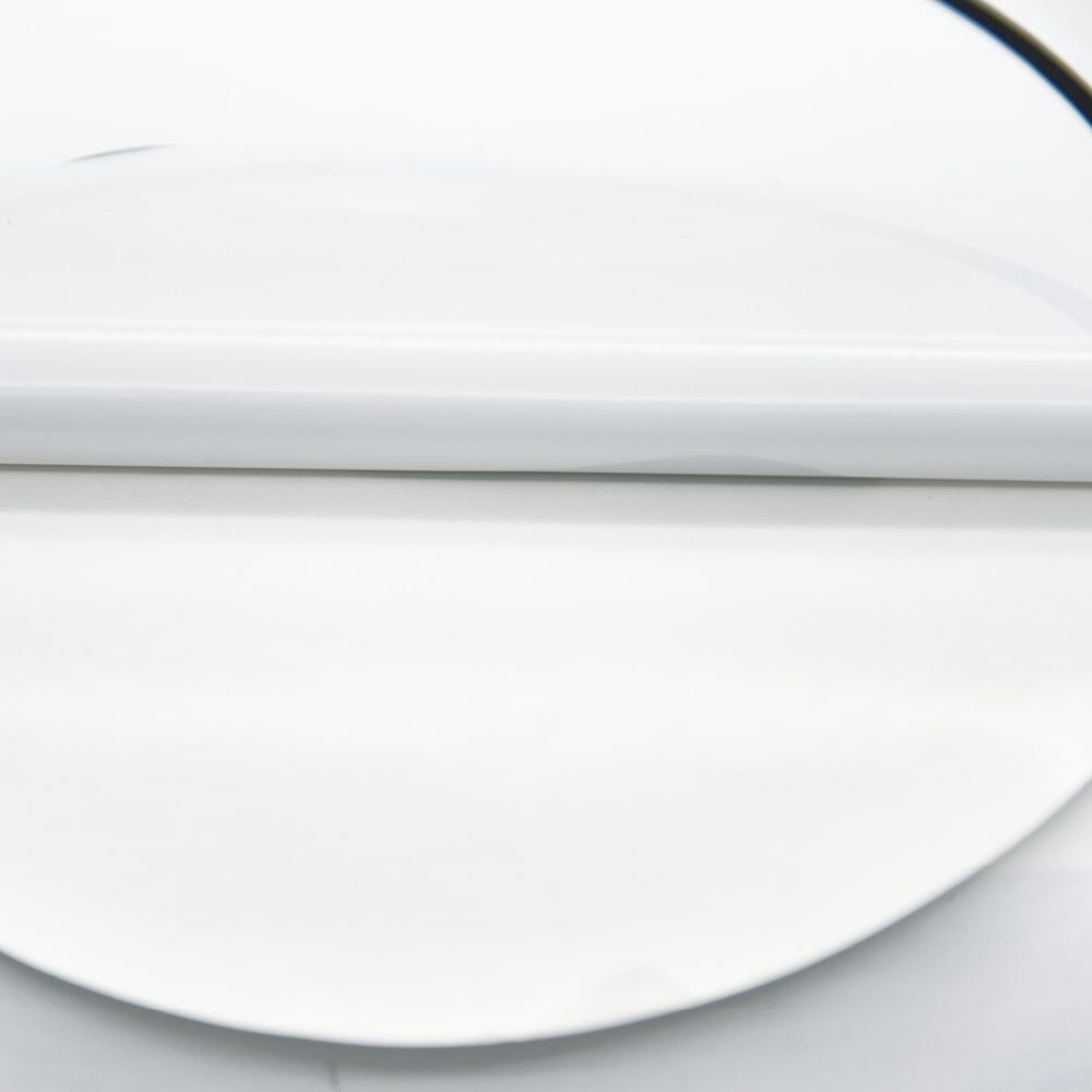 Detailaufnahme der selbstklebenden Rückseite, Schutzfolie leicht abgezogen