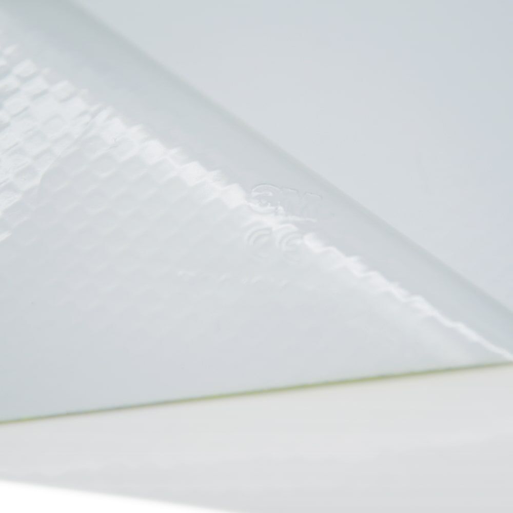 Rückseite 3M Reflexband 4090 mit Klebeschicht & Prägung
