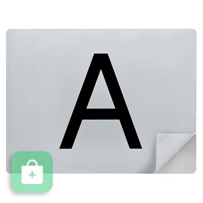 Ein A-Schild Aufkleber mit sich lösender Ecke unten rechts.