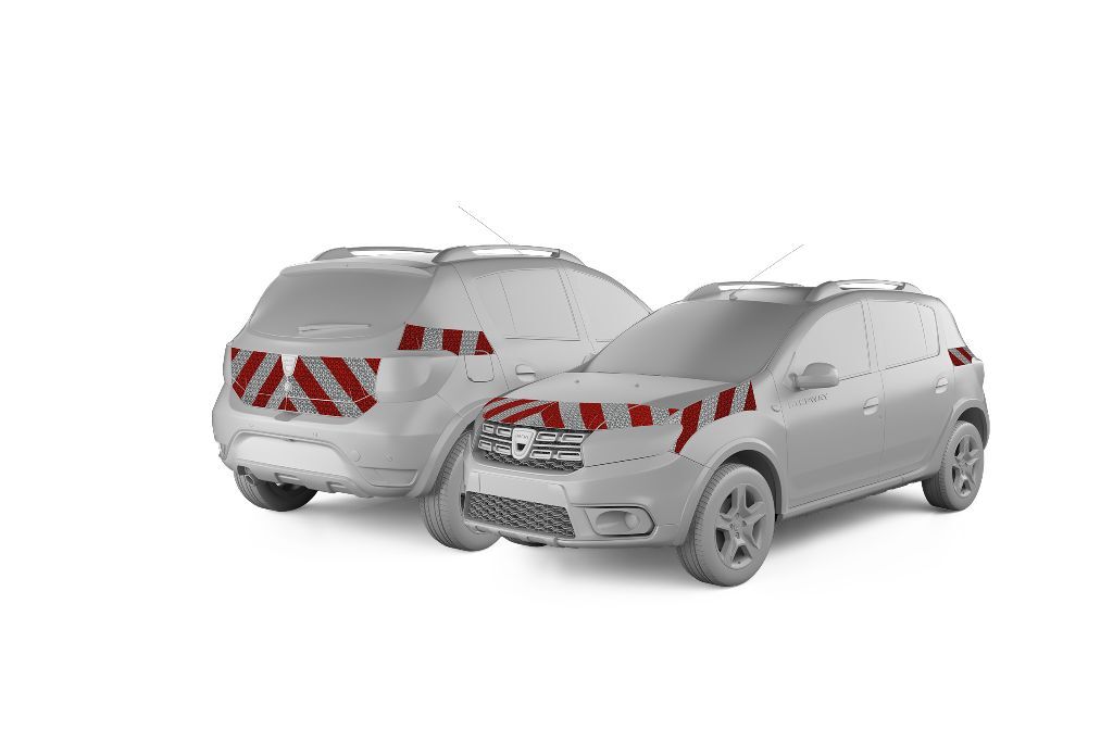 Dacia Sandero Stepway in Front- und Heckansicht mit Komplettwarnmarkierungssatz, Baujahr 2018