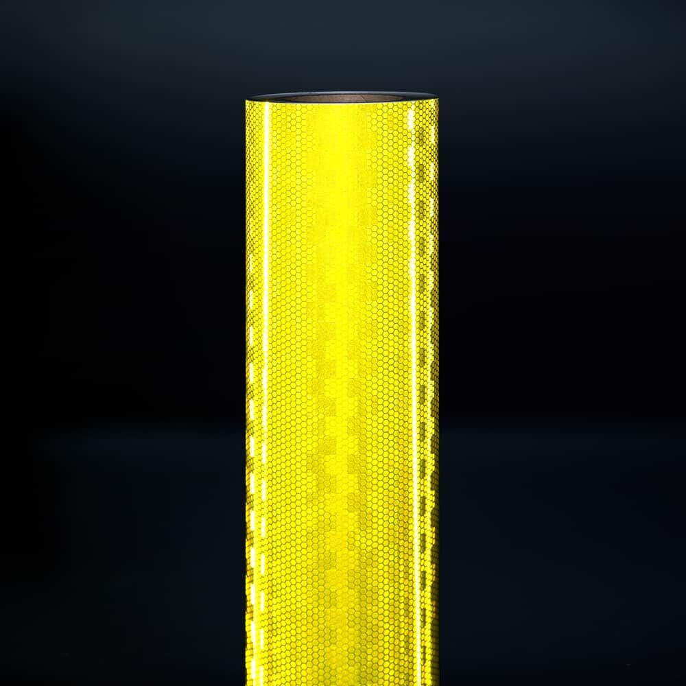 Fluor-lime Avery V-8000 Rolle vor dunklem Hintergrund, starker Reflexeffekt sichtbar