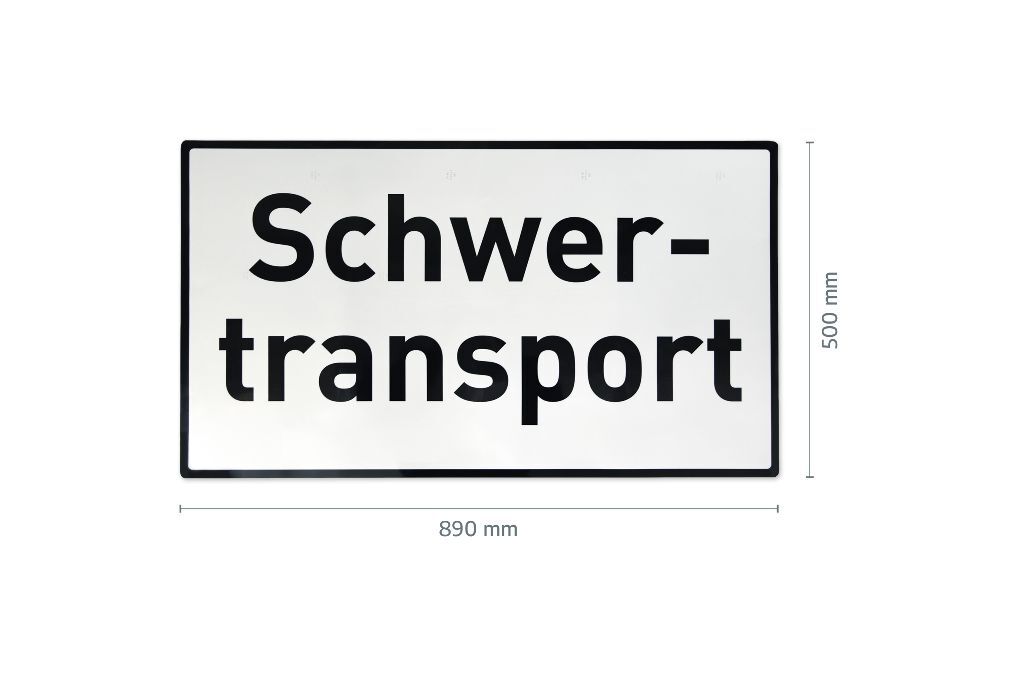 Schild „Schwertransport“ mit Maßangaben: 890 mm breit, 500 mm hoch