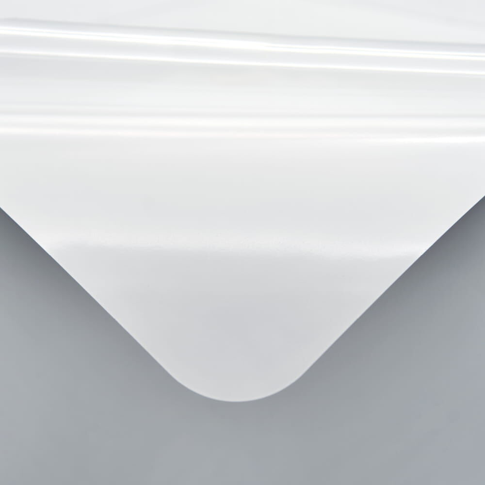 Rückseite der Folie in Weiß, selbsthaftend und ohne Klebstoff