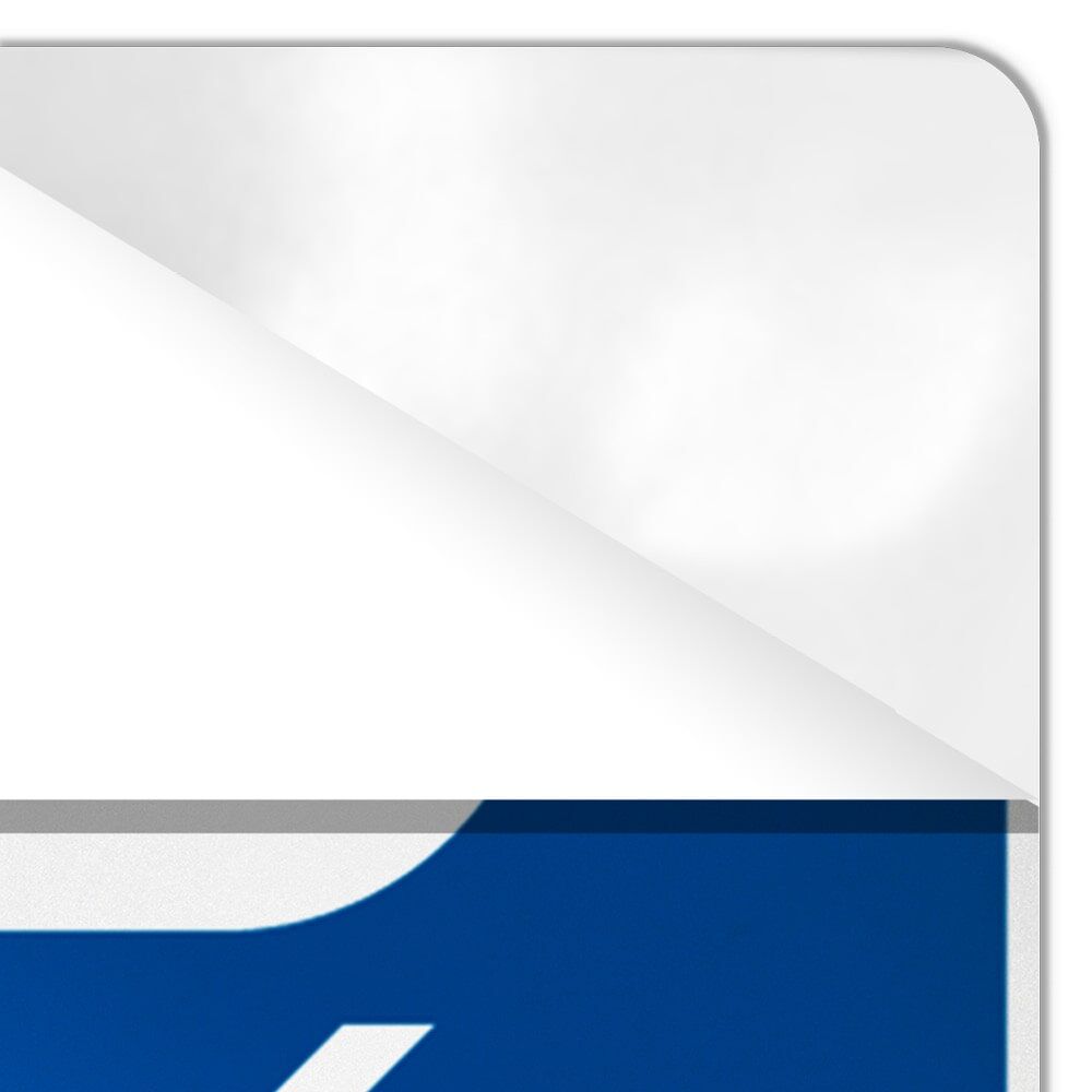 Detail: Abziehbare Rückseite/Schutzfolie am Parkplatzschild (Ecke angehoben)