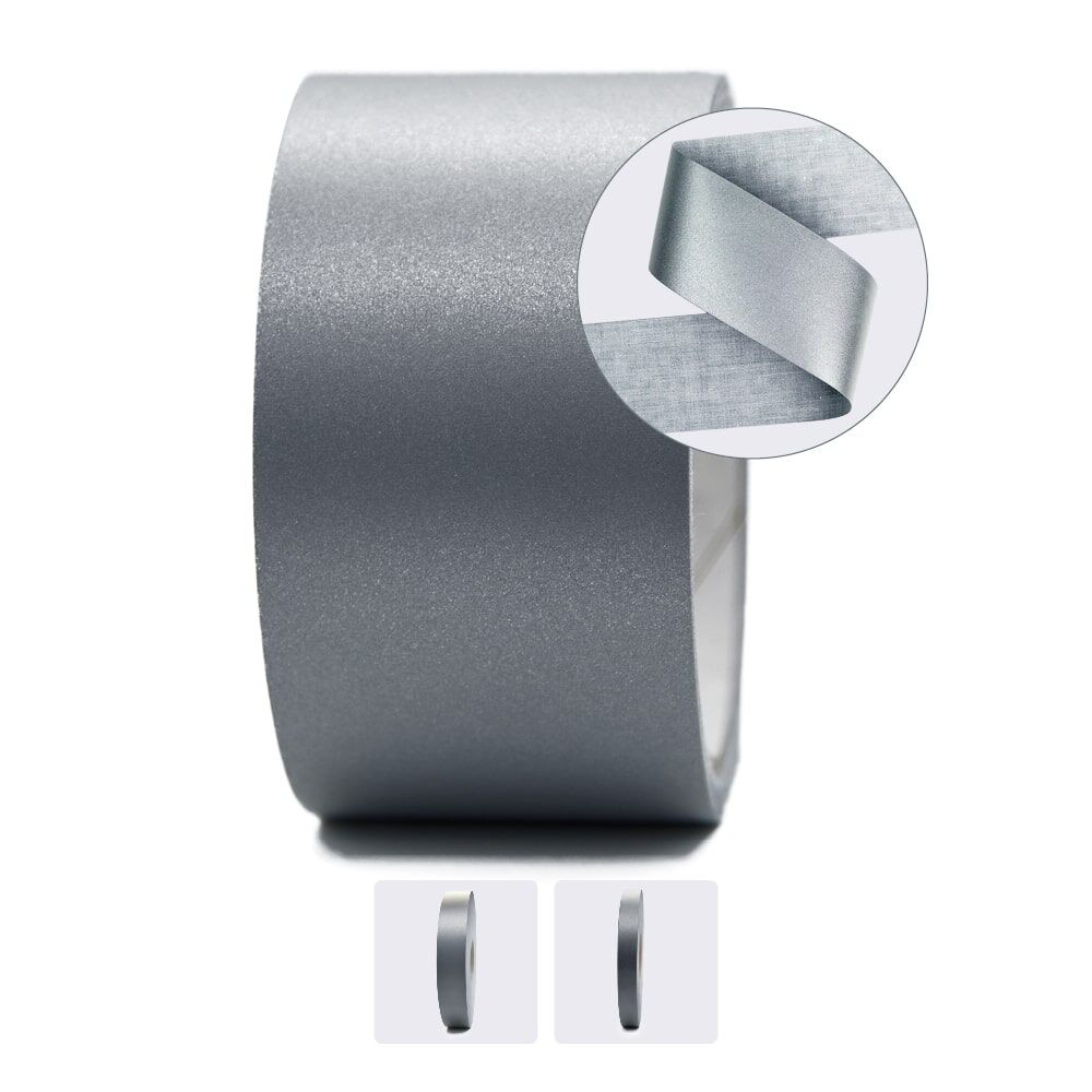 Rolle 3M Scotchlite 8925, silber, Detail-Zoom auf Textilband. Erhältlich in zwei Breiten.