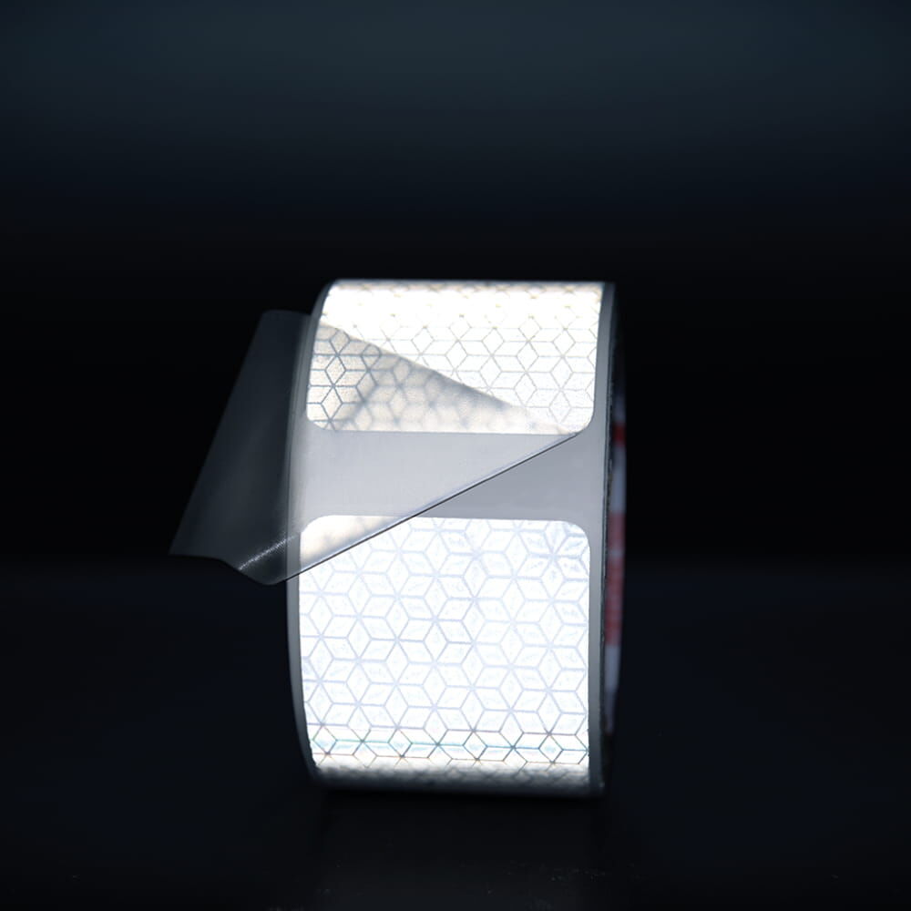 Reflektierende Orafol VC110 Maxi Gaps, 5m Länge, im Dunkeln beleuchtet