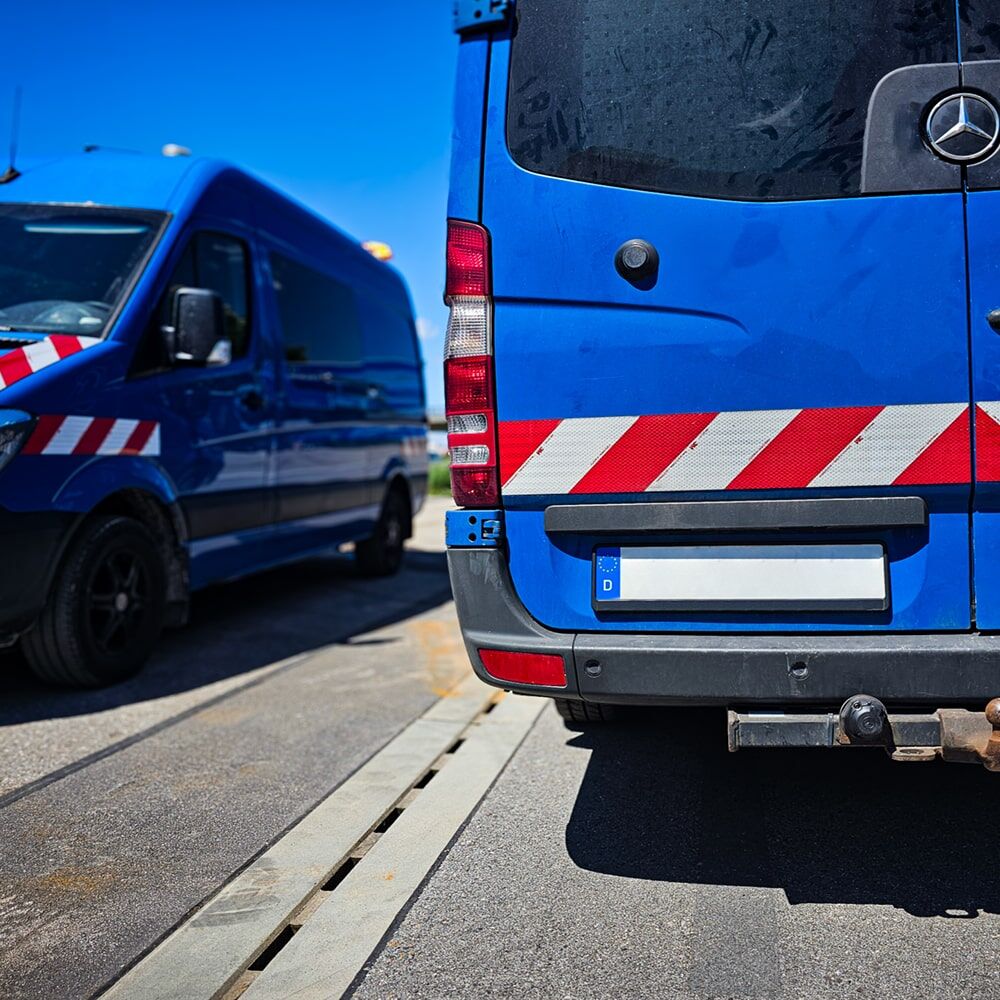 3M 823i Warnmarkierung am Heck eines Transporters