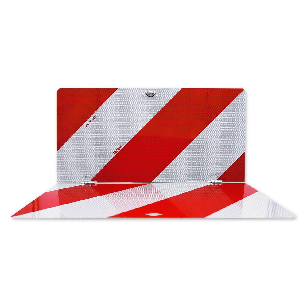 Geöffnete klappbare Warntafel mit rot-weißen diagonalen Streifen auf weißem Grund