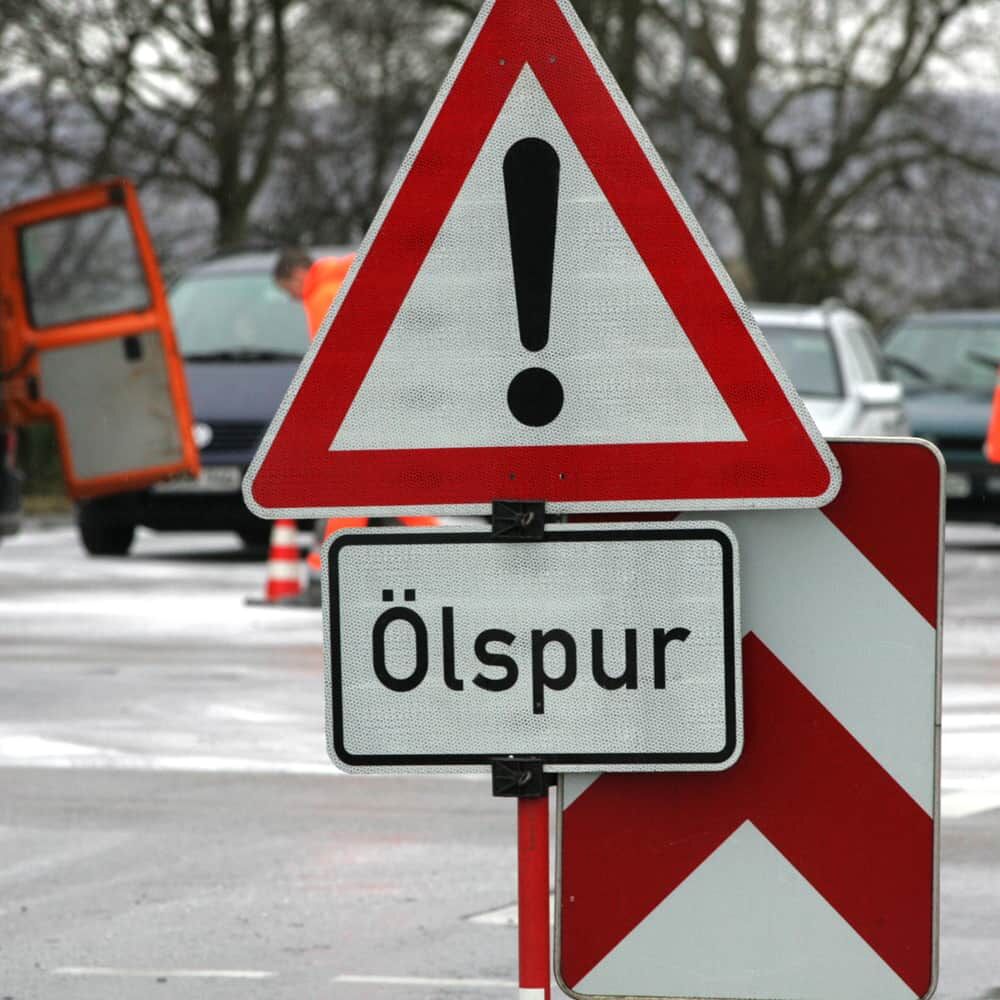 Anwendungsbeispiel: Warnschild „Ölspur“ auf Avery T-7500B Reflexfolie