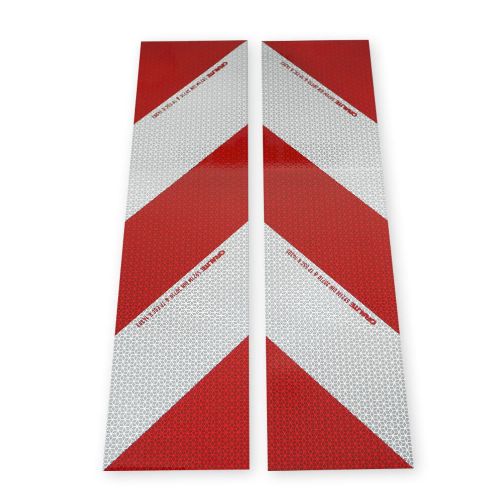 Zwei Orafol 5921M Zuschnitte, 564 × 141 mm, diagonal geteilt rot-weiß, Vorderseite.