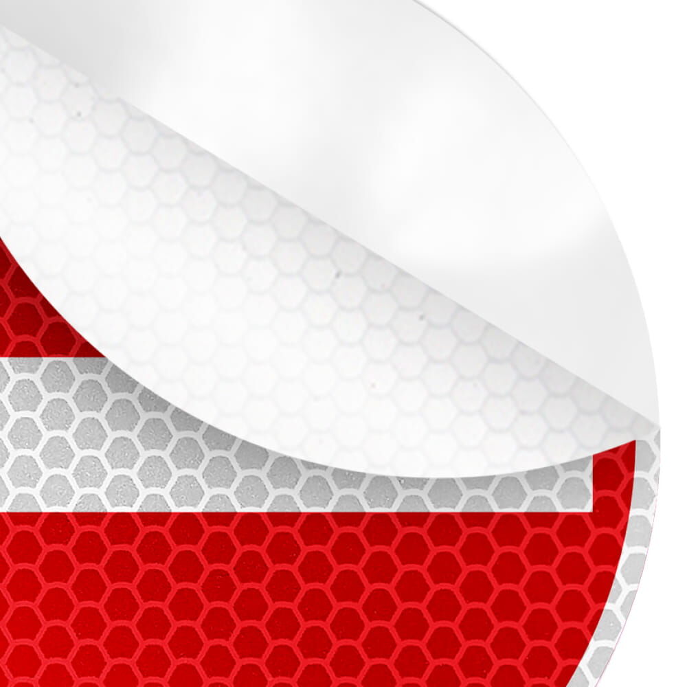 Nahaufnahme der Folienstruktur des reflektierenden Einfahrt-verboten-Aufklebers