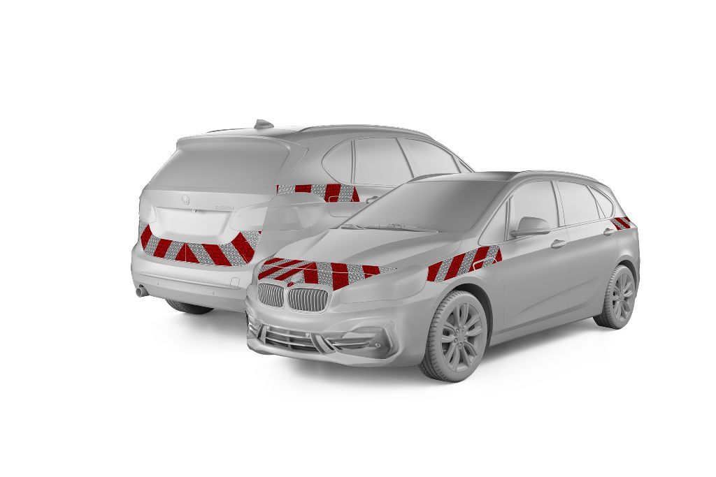 BMW 225xe Action Tourer in Front- und Heckansicht mit Komplettwarnmarkierungssatz, Baujahr 2018