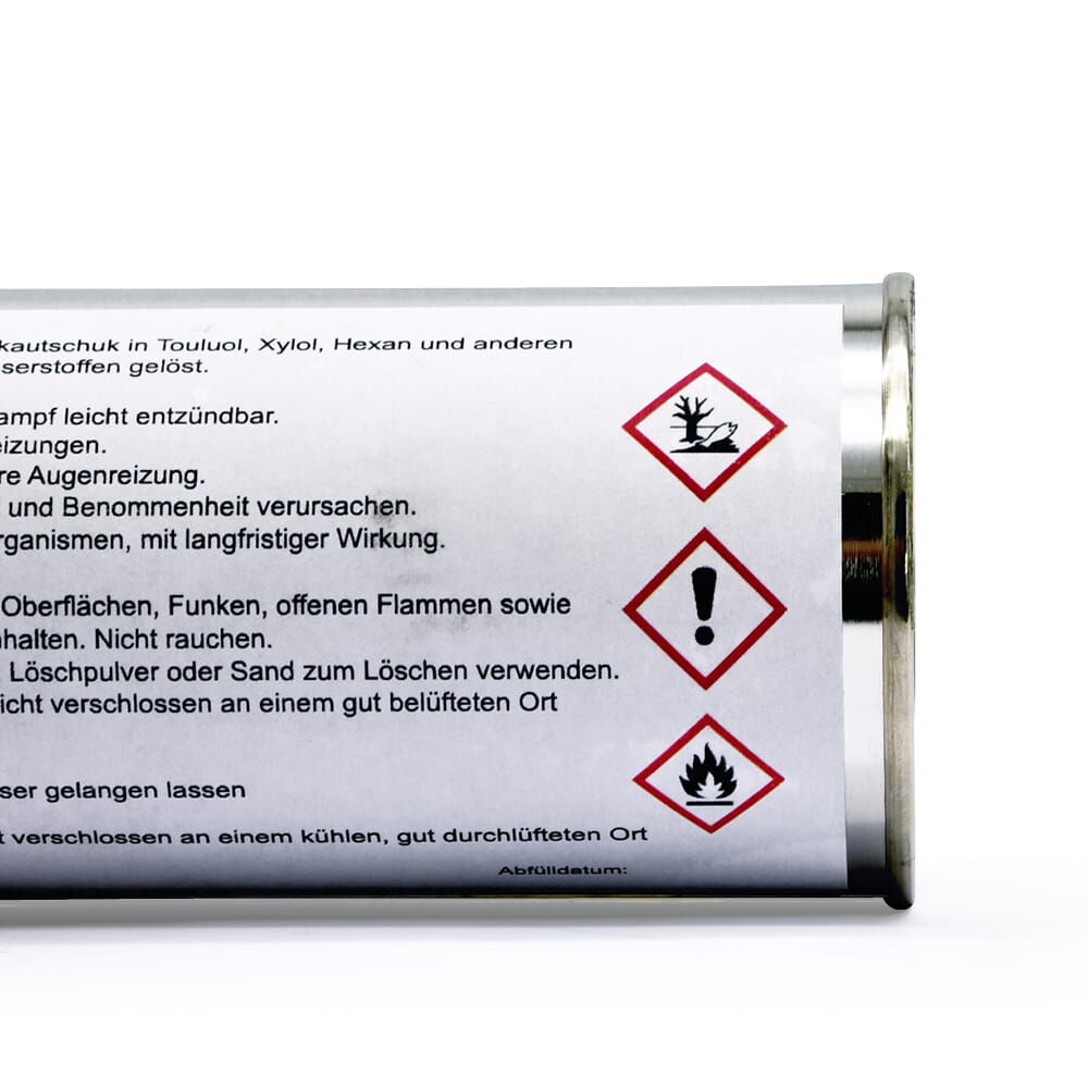 Detail Etikett Primer Nr. 5: drei Gefahrensymbole – Umwelt, Ausrufezeichen, Flamme