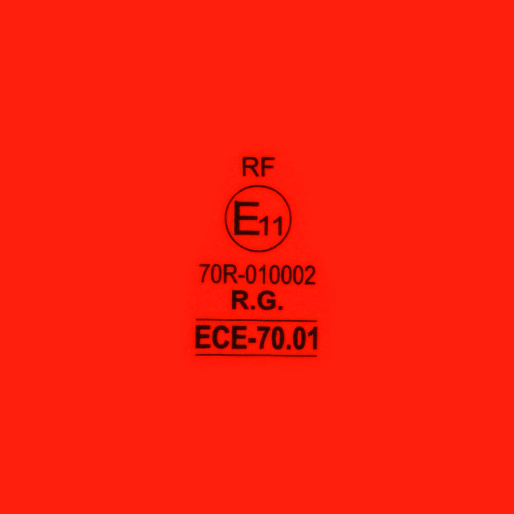 Detailaufnahme Zulassungsaufdruck E11 / ECE-70.01 auf Heckwarntafel