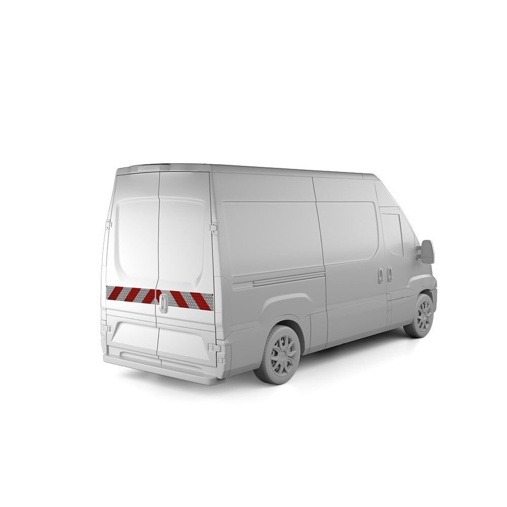 Iveco Daily VII mit Heckwarnmarkierung, Baujahr 2020
