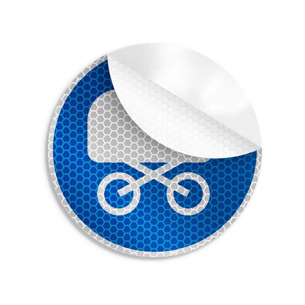 Teilweise abgelöster Aufkleber mit Kinderwagensymbol, reflektierend