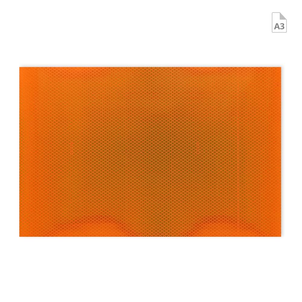 A3-Zuschnitt der 3M 4090  Reflexfolie in fluor-orange, Vorderseite mit Mikroprismenstruktur
