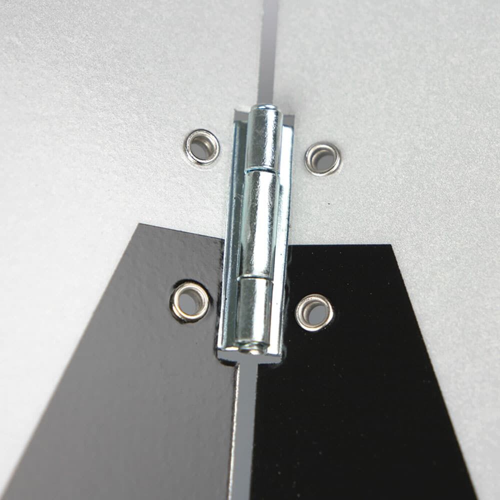 Vorderseitiges Scharnierdetail am klappbaren Stahlblech-A-Schild, stabile Verzinkung