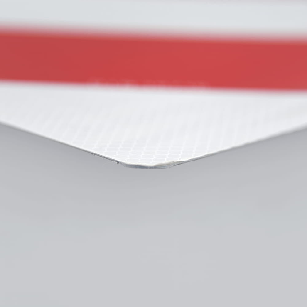 Detail: Tafelkante und Materialstärke im Profil