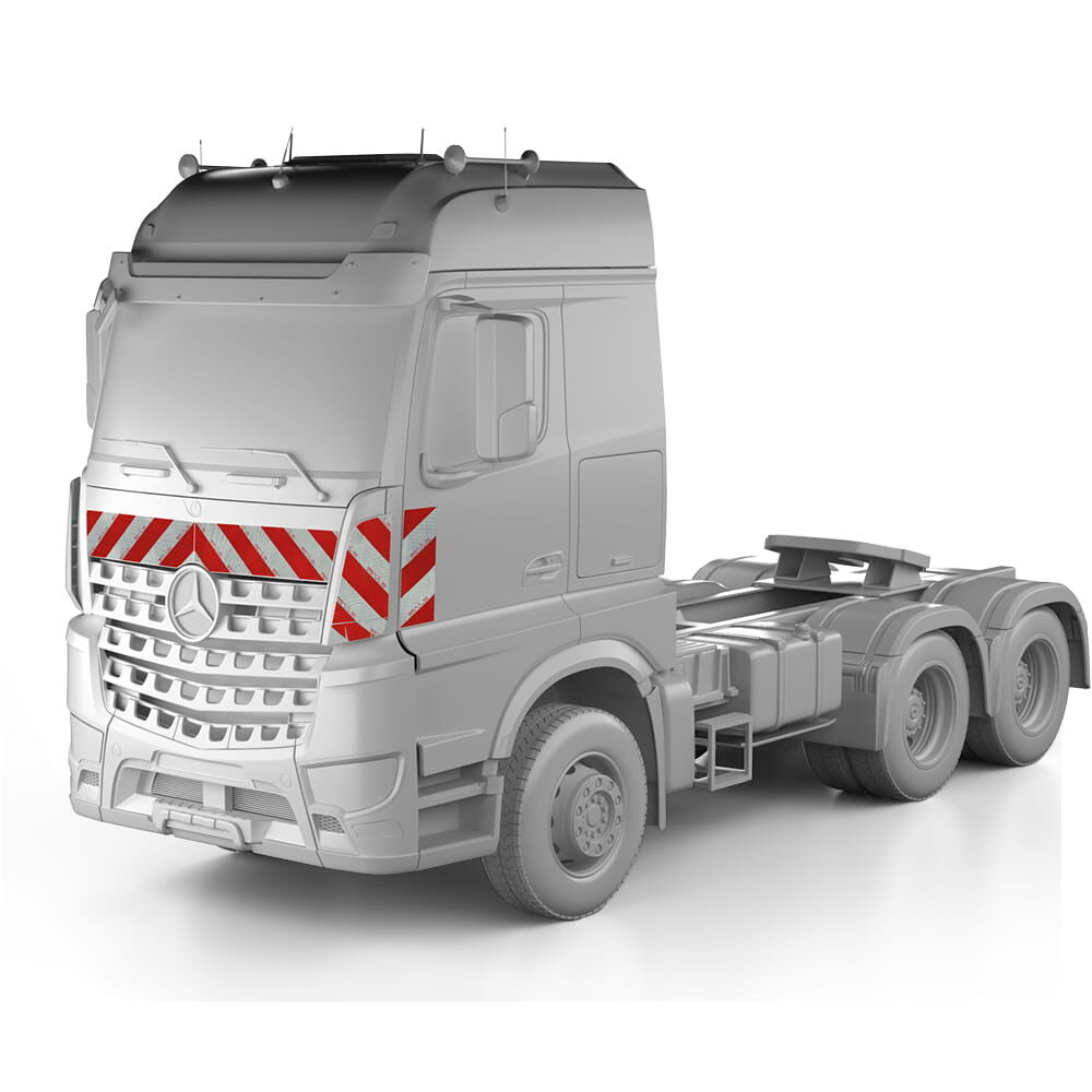 Mercedes Arocs in Frontansicht mit Komplettwarnmarkierungssatz, Baujahr 2013