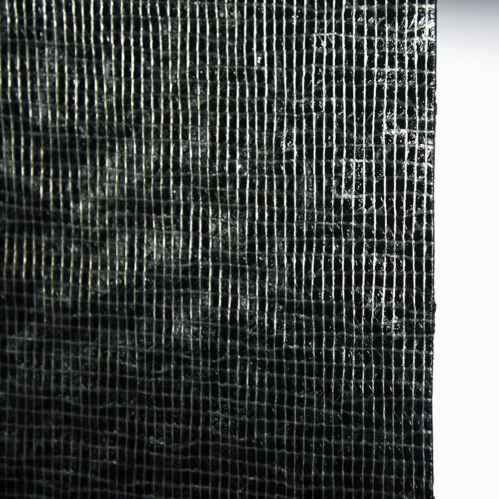 Rückseite der 3M Stamark A715 mit Gitterstruktur zur optimalen Haftung auf der Fahrbahn