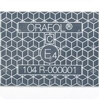 Eine weiße Reflexfolie von Orafol mit ECE-Prüfnummer (E1) und würfelförmigem Reflexmuster als Hintergrund.