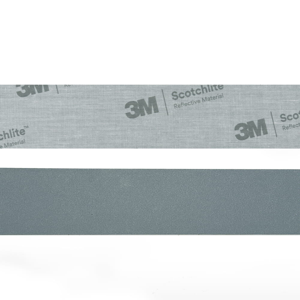 Detail: flach ausgelegte Streifen des Reflexgewebes sowie der Rückseite