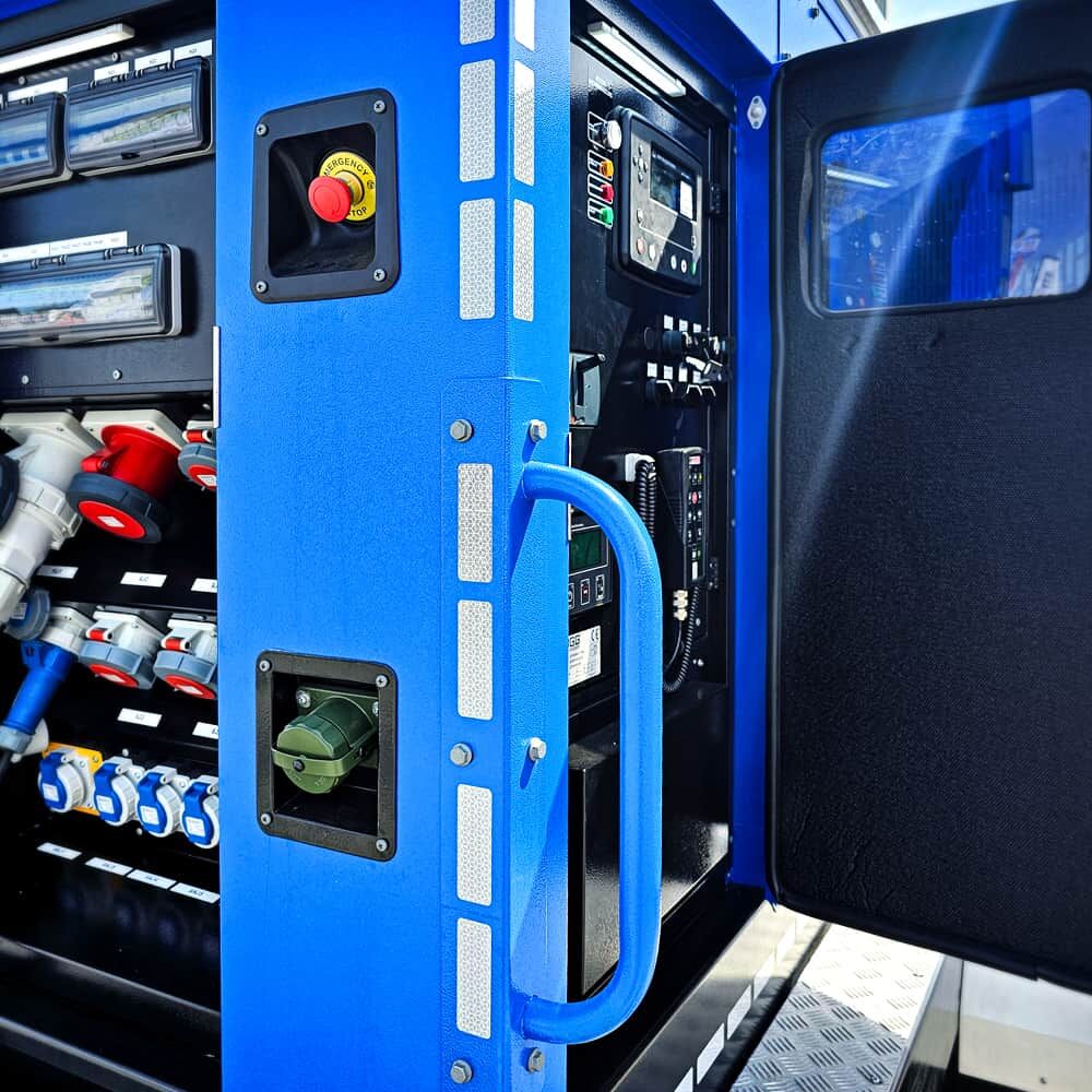 VC110 Reflexmarkierung am Einsatzfahrzeug, senkrecht neben Bedienfeld angebracht