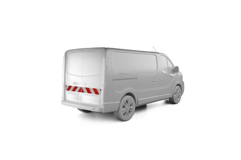 Nissan Primastar mit Hecktür, ausgestattet mit Heckwarnmarkierung, Baujahr 2021