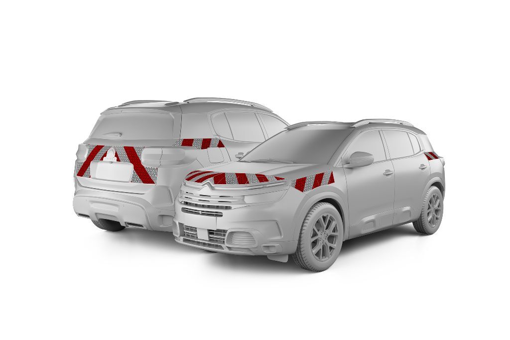 Citröen C5 Aircross in Front- und Heckansicht mit Komplettwarnmarkierungssatz, Baujahr 2019
