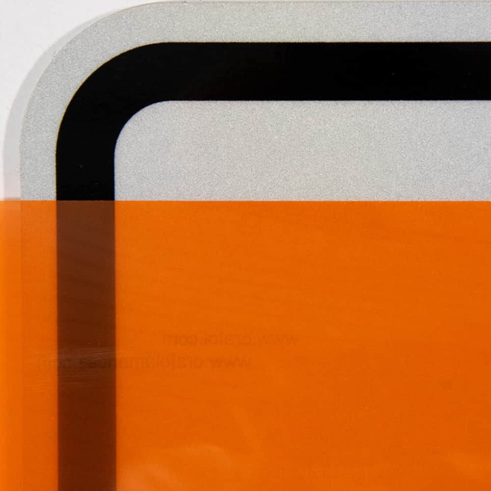 Orangene Overlay-Folie 5061 halbtransparent auf Verkehrszeichenecke