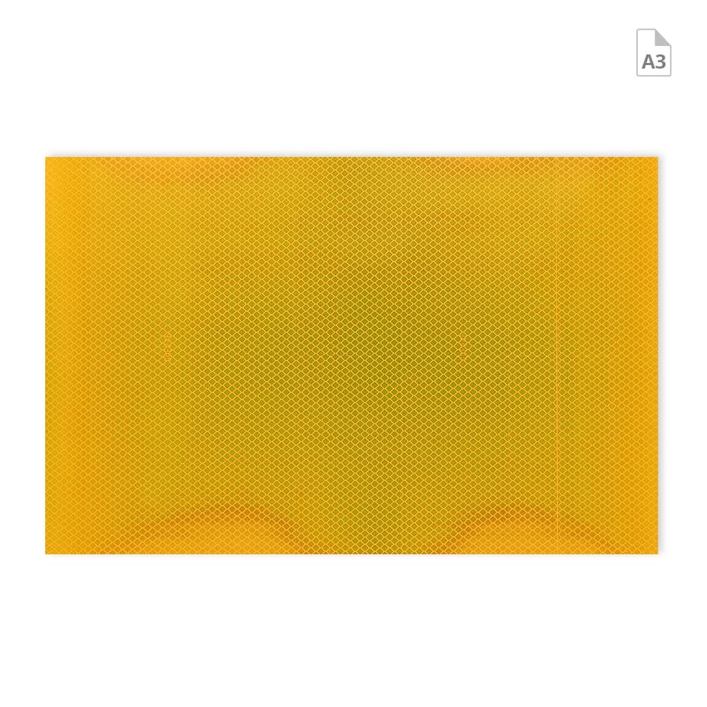 A3-Zuschnitt der 3M 4090  Reflexfolie in fluor-gelb, Vorderseite mit Mikroprismenstruktur
