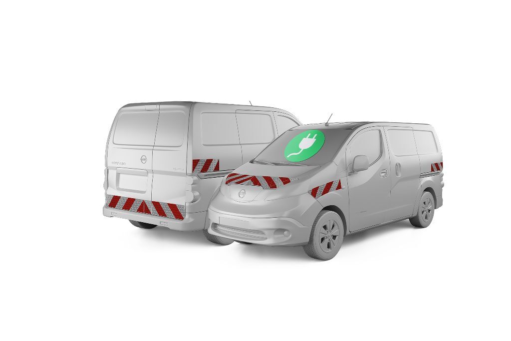 Nissan e-NV200 in Front- und Heckansicht mit Komplettwarnmarkierungssatz, Baujahr 2014